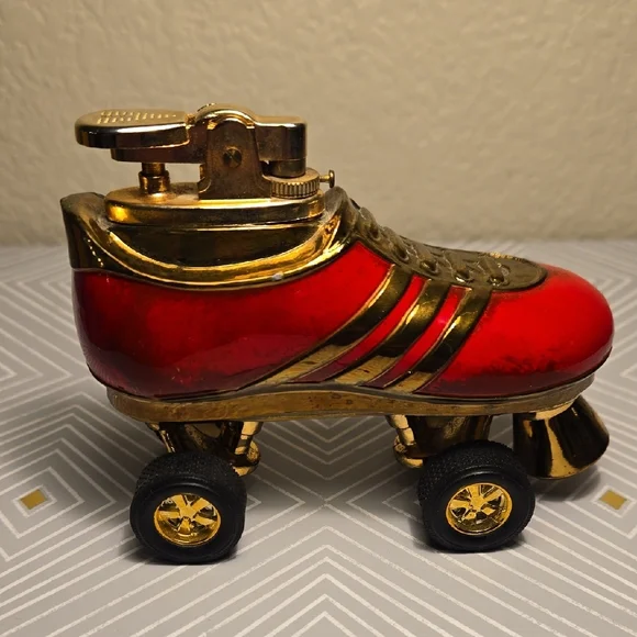 Vintage Red Roller Skate Lighter - Picture 4 of 11